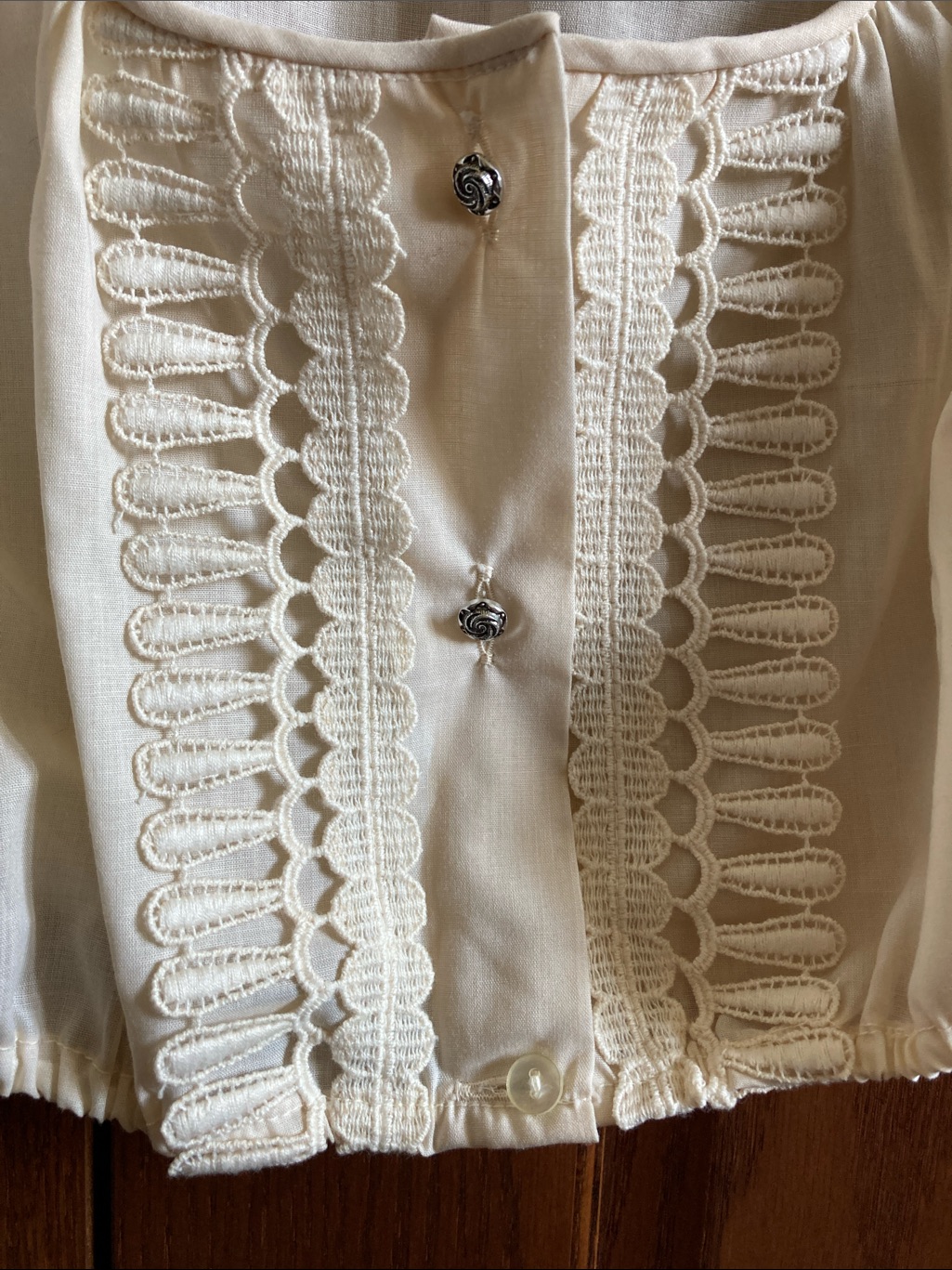 Vintage 70s 80s Dacron Dirndl Blouse Crop Top Cream Lace Trachten Oktoberfest — image 4 of 7